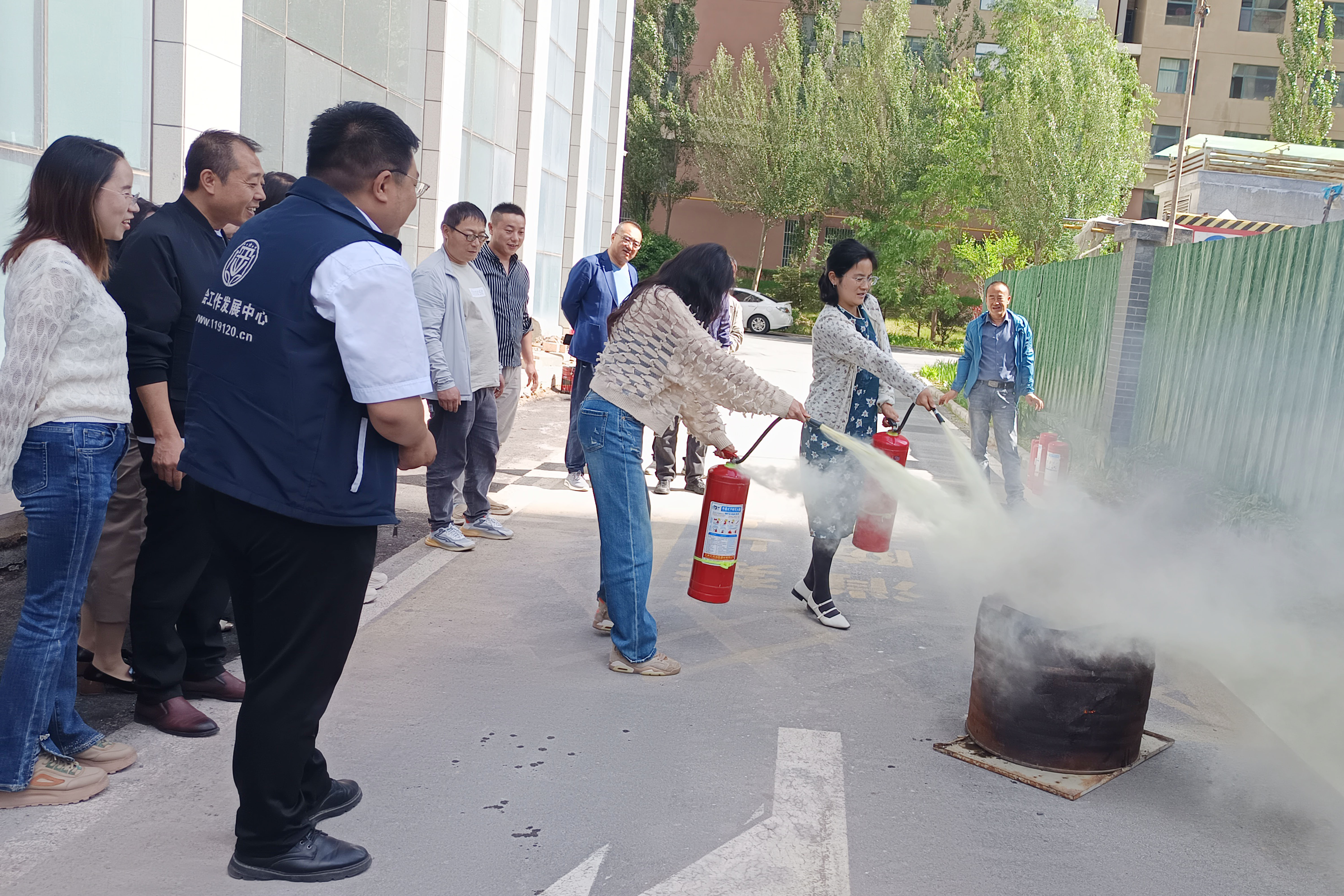 6月份集團公司開展滅火演練。.jpg